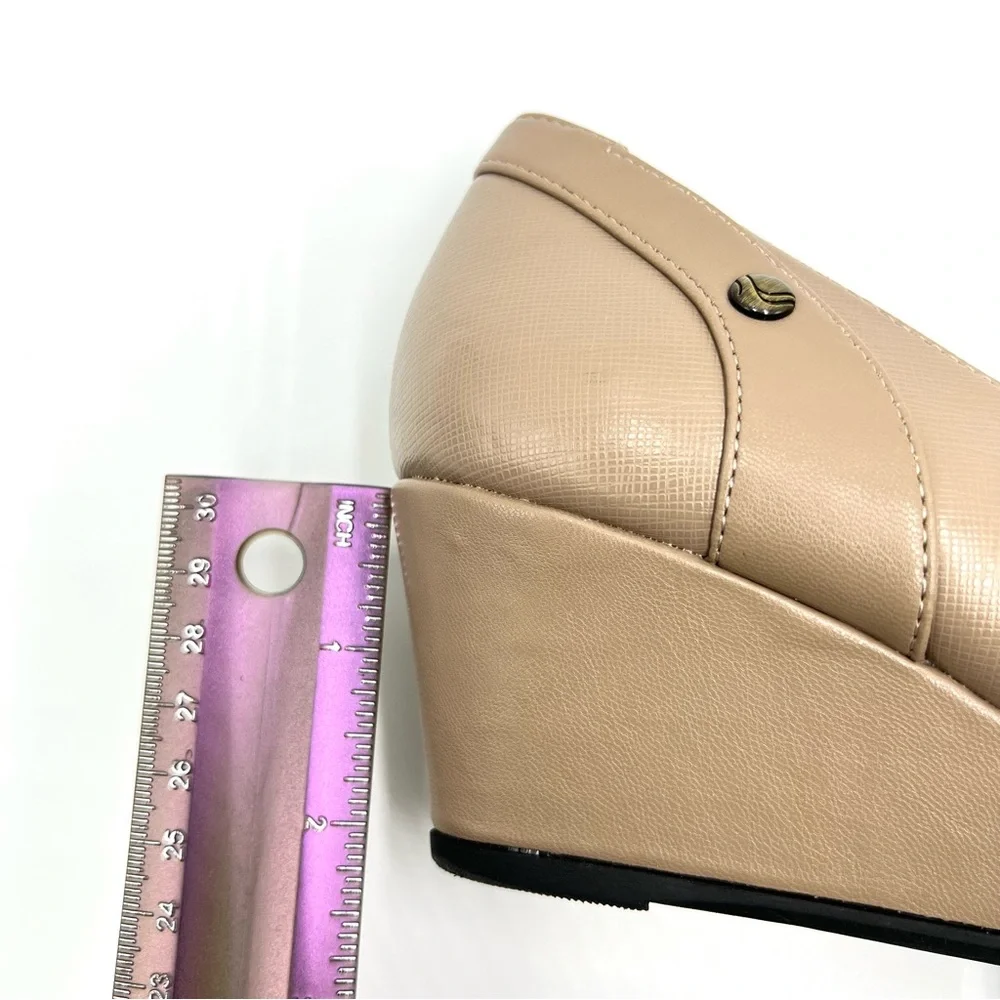 Life Stride Size 7 Dreams Tan‎ Beige Nude Wedge Pumps Heels Round Toe Shoes